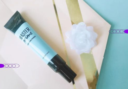 美宝莲蜜乳怎么用三步打造水润底妆