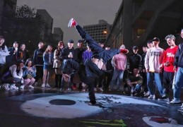 快闪是什么意思 这种突然出现的表演为何这么火