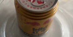 开水烫红牛是什么意思 看完你就明白怎么回事了