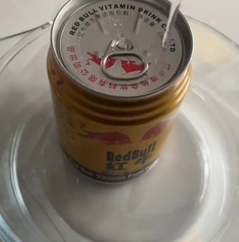 开水烫红牛是什么意思 看完你就明白怎么回事了