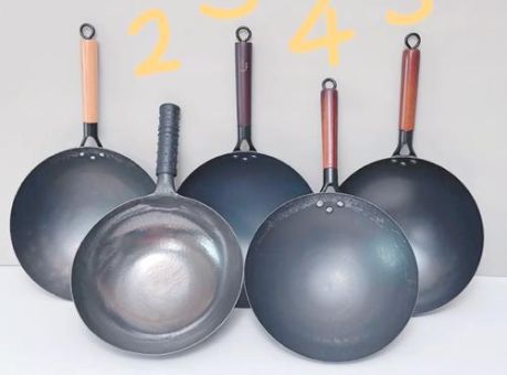 铁锅通常用哪种铁制成 选购铁锅必看的材质指南